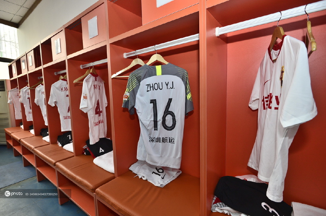 亚博体育-转折点！费耶诺德手感冰凉，中超集结日攻防权衡，更衣室稳定，赛程密集仍需轮换-亚博体育